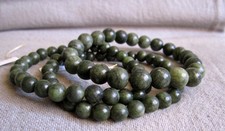 Armband aus Nephrit-Jade - Kugeln Ø ~ 6+8.3mm / ~16.5-22 cm Weite - elastisch