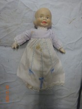 Alte Babypuppe mit drei