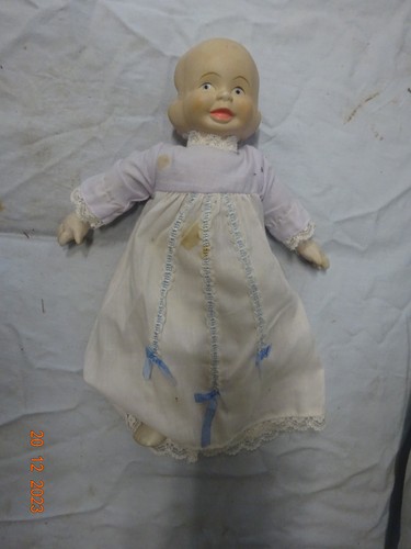 Alte babypuppe mit drei - alte,