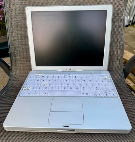 Apple 2001 ibook - apple,