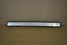 Neu MERCEDES E Klasse W210 Vorne links Einstiegsleiste Schiene A2106803435