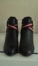 Stiefeletten, Hochfront-Pumps