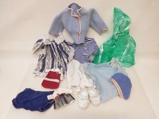 ESF-07069	Neuzeitliche 10 Teile Puppenkleidung L:Regenmantel ca. 21cm