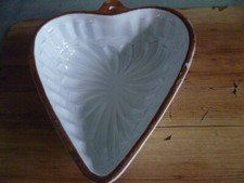 Herz Backform aus Keramik überzogen weiß   "Scheurich" mit Aufhänger Herz