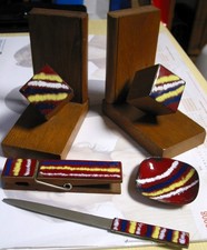 RETRO: 1960/65: Schreibtischgarnitur Holz / Email, Brieföffner, Klammer, Schale