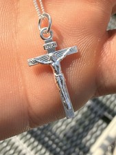 Halskette mit kreuz anhänger - halskette, kreuz-anhänger