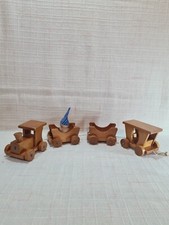 Holzeisenbahn von SISO mit Figur von HABA