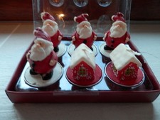 6 Motiv-Teelichter 4 Weihnachtsmänner 2 Häuschen