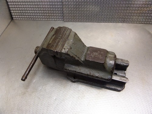 Alter massiver schraubstock - massiver,