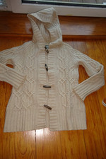 Süße Kapuzen-Strickjacke mit