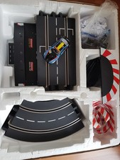 Carrera Digital 132 Großes Schienen Erweiterungs Set und einem Auto.