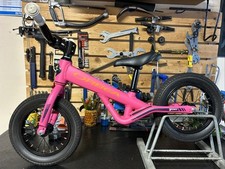 Fahrrad ohne Pedale Mädchen