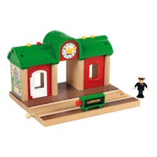 BRIO Spechender Bahnhof 2-tlg. Holzeisenbahn Eisenbahn Holzspielzeug Spielzeug