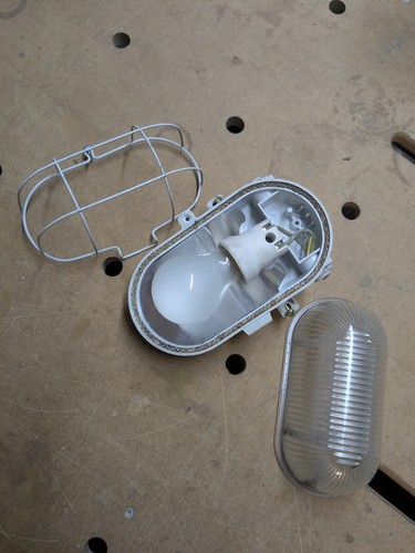 Bunkerlampe-Gitterlampe-Keller
