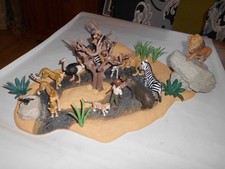 Schleich Wasserstation mit Tieren Mensch Löwe Strauss Nilpferd