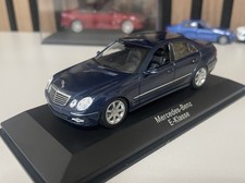 1.43 Mercedes E-Klasse W211 Blau Verpackung Maxichamps