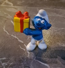  Schlumpf mit Geschenk 