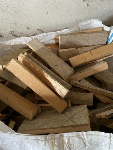 Trockenes brennholz - 🔥,