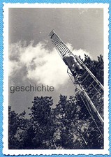 2 x Foto, Ausbildung Feuerwerker, gefährliche Mutprobe, Feuerleiter, um 1938 !!!