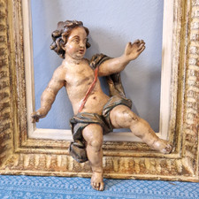 Älterer schöner  Putto im