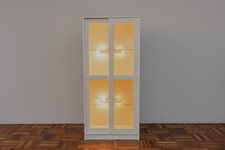 Weiße Holz-Vitrine mit