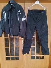 Motorradkombi und Helm, Jacke