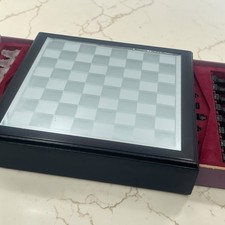 Schach schachbrett mit figuren - schachbrett,