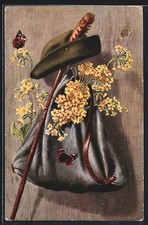 Bergsteiger-Ausrüstung mit Hut, Stock und Rucksack mit Blumen, Ansichtskarte 