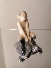ROYAL COPENHAGEN 858 Faun auf