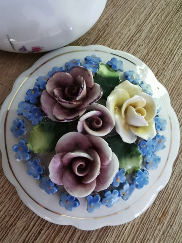 Vintage porzellandose mit - porzellandose,