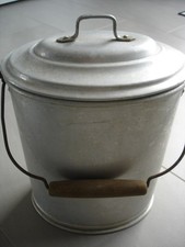 Shabby chic: Alter Eimer mit