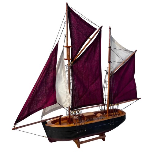 Brixham trawler modellyacht - brixham,