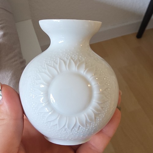 Dies ist eine porzellanvase - eine,