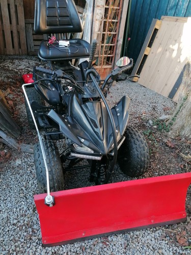 Quad mit schneeräumschild - mit,