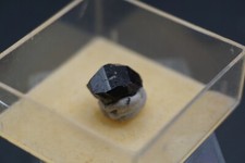 Kassiterit | FO: Ehrenfriedersdorf, Erzgebirge | Systematik Mineralien #s353