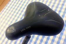 Selle Bassano Volare 3 Zone Comfort Plus Sattel + XLC Sattelstütze 27,2 mm