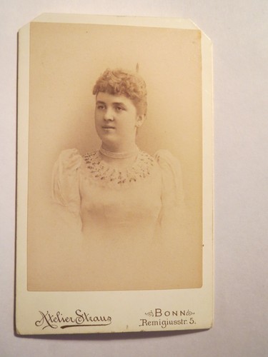 Bonn 1892 frau im kleid - -,