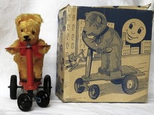 Alter Teddy auf Blechroller zum Aufziehen in Orig. Karton - Germany US Zone