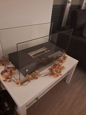 Tischkamin/ Tischhofen inclusive weissem Tisch und 2 Flaschen.