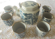 Porzellan Teekanne mit Deckel gemustert und 6x Becher blaue Blumenmuster FM 2