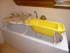 Wickeltisch und Baby Badewanne als Aufsatz für die Badewanne