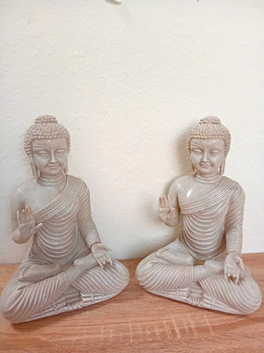 Buddha figur sitzend beige - sitzend,