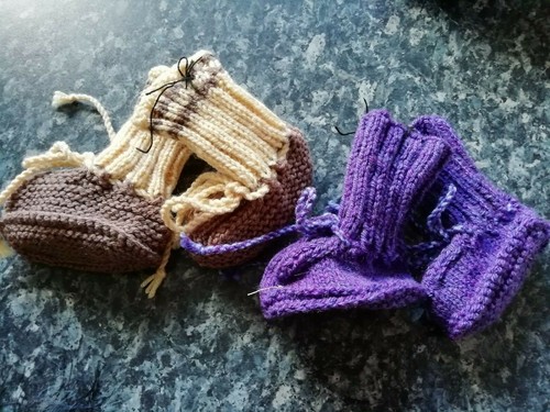 Paar handgestrickte - , 2