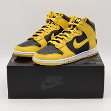 HJ4320-001 Wu-Tang Clan Nike Dunk High Retro PRM Black and Pollen (Herren)