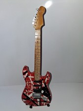 EDDIE VAN HALEN EVH Frankenstein Style Miniatur Gitarre 25cm 10" c/w Ständer REF12