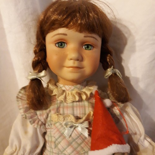 Puppe mit schaukelpferd aus - puppe,