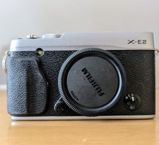 Fuji X-E2 Digitalkamera Silber Guter Zustand Gebraucht