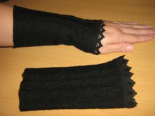 Walk-Wolle-Armstulpen-Pulswärmer schwarz mit Biese und Spitze by Zonel Mode