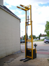 HOCHHUBWAGEN,STAPLER,DEICHSELSTAPLER,STABLER,JUNGHEINRICH, Triplex auf  ~ 4,3 m