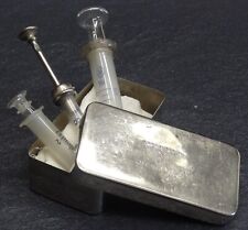 altes Glas-Spritzen Set in Original Record Metalldose der Marke Drei-Pfeil Arzt